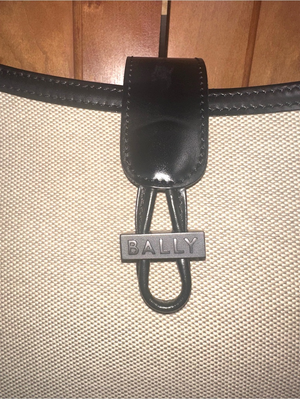 Bally Canvas & Leather Shoulder Bag | Made in Italy | Quiet Luxury | Vintage - Picture 4 of 14